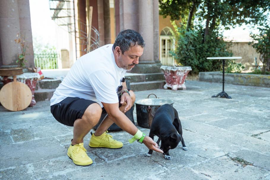 Chef Bontea, înduioșat la filmările Chefi fără όριο: «Toate animalle din Grecia îmi duc dorul» Chef Bontea, înduioșat la filmările Chefi fără όριο: «Toate animalle din Grecia îmi duc dorul»