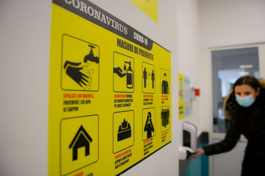 Prima școală din Capitală care trece la cursuri online din cauza infectărilor cu Covid. 41 de elevi și 11 profesori, confirmați pozitiv Prima școală din Capitală care trece la cursuri online din cauza infectărilor cu Covid. 41 de elevi și 11 profesori, confirmați pozitiv
