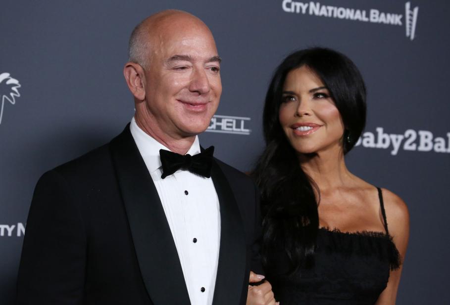 Jeff Bezos a câştigat 81 de miliarde de dolari în pandemie, iar acum investeşte o sumă exorbitantă pentru a descoperi "nemurirea". Investiţie masivă într-o tehnologie ce poate prelungi viaţa Jeff Bezos a câştigat 81 de miliarde de dolari în pandemie, iar acum investeşte o sumă exorbitantă pentru a descoperi "nemurirea". Investiţie masivă într-o tehnologie ce poate prelungi viaţa