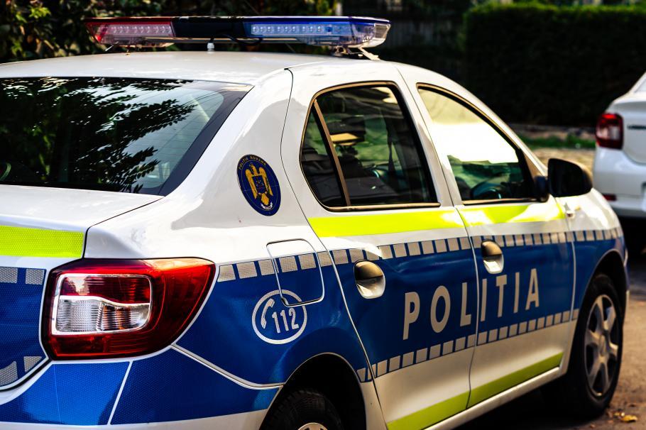 Verificări la Poliţia judeţeană Braşov după ce în spaţiul public au apărut imagini cu o autospecială la poliţiei la volanul căreia apare un bărbat care nu ar fi poliţist Verificări la Poliţia judeţeană Braşov după ce în spaţiul public au apărut imagini cu o autospecială la poliţiei la volanul căreia apare un bărbat care nu ar fi poliţist