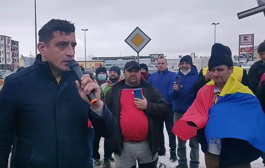 George Simion, enervat după o vizită în Bistriţa: “E o mare rușine că un judeţ patriot are două Kaufland și trei LIDL” George Simion, enervat după o vizită în Bistriţa: “E o mare rușine că un judeţ patriot are două Kaufland și trei LIDL”