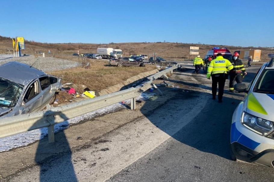 Un tânăr de 19 ani a produs un accident cu patru răniţi, între care o fată de 10 ani. Şoferul lăsase acasă un bilet de adio Un tânăr de 19 ani a produs un accident cu patru răniţi, între care o fată de 10 ani. Şoferul lăsase acasă un bilet de adio