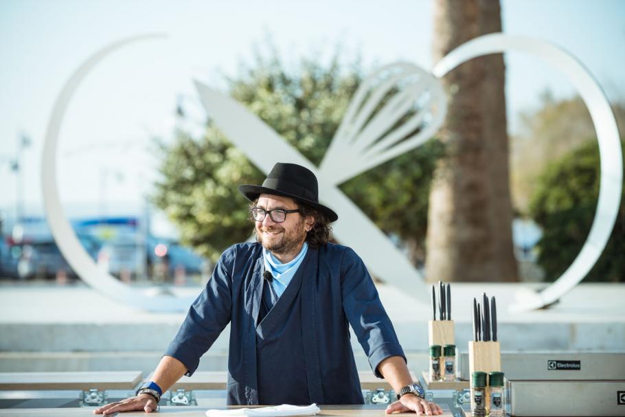 Chef Dumitrescu, fan declarat al dulciurilor greceşti: „A fost cel mai bun desert gustat vreodată” Chef Dumitrescu, fan declarat al dulciurilor greceşti: „A fost cel mai bun desert gustat vreodată”