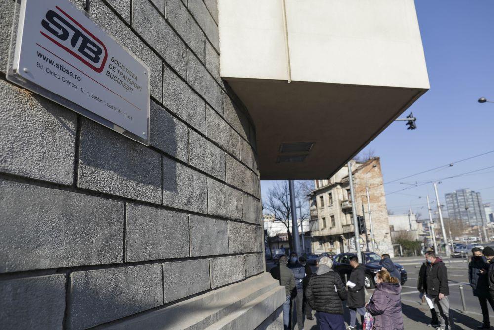 Câți români vor să se angajeze șoferi la STB după grevă: au făcut coadă la sediu. Condițiile pentru angajarea la STB