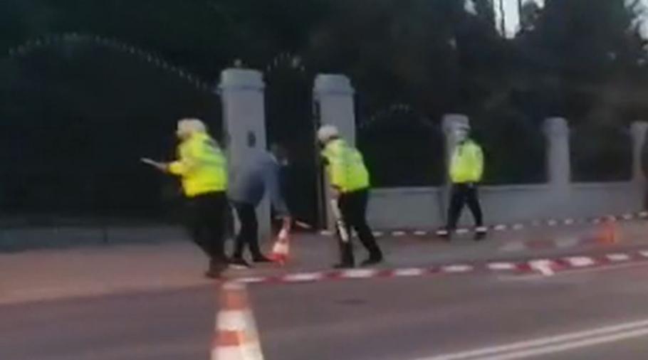 O maşină a ambasadei SUA a lovit o femeie pe trecerea de pietoni. La volan s-ar fi aflat o femeie, viceconsul în cadrul instituţiei O maşină a ambasadei SUA a lovit o femeie pe trecerea de pietoni. La volan s-ar fi aflat o femeie, viceconsul în cadrul instituţiei