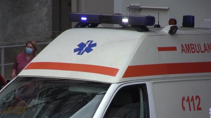 O fată de 15 ani din Vaslui a murit în ambulanță, în brațele medicilor. Ieșise din izolare de câteva zile, tușea și avea febră