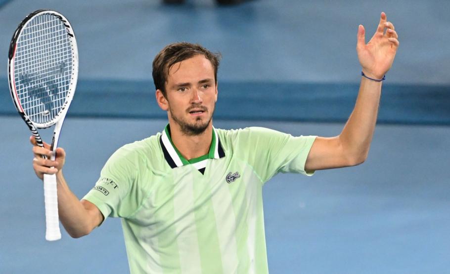 Daniil Medvedev s-a calificat în finală la Australian Open. Rusul l-a făcut praf pe arbitrul de scaun: "Omule, eşti prost?" | VIDEO Daniil Medvedev s-a calificat în finală la Australian Open. Rusul l-a făcut praf pe arbitrul de scaun: "Omule, eşti prost?" | VIDEO