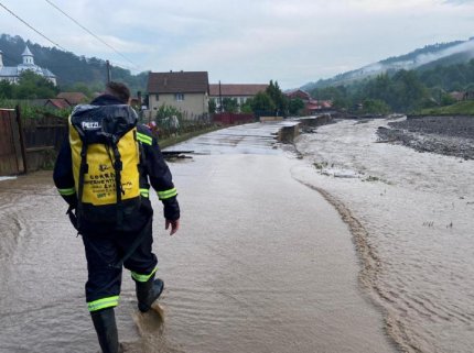 Cod galben de inundaţii în şapte bazine hidrografice, până joi după-amiaza. Zonele afectate