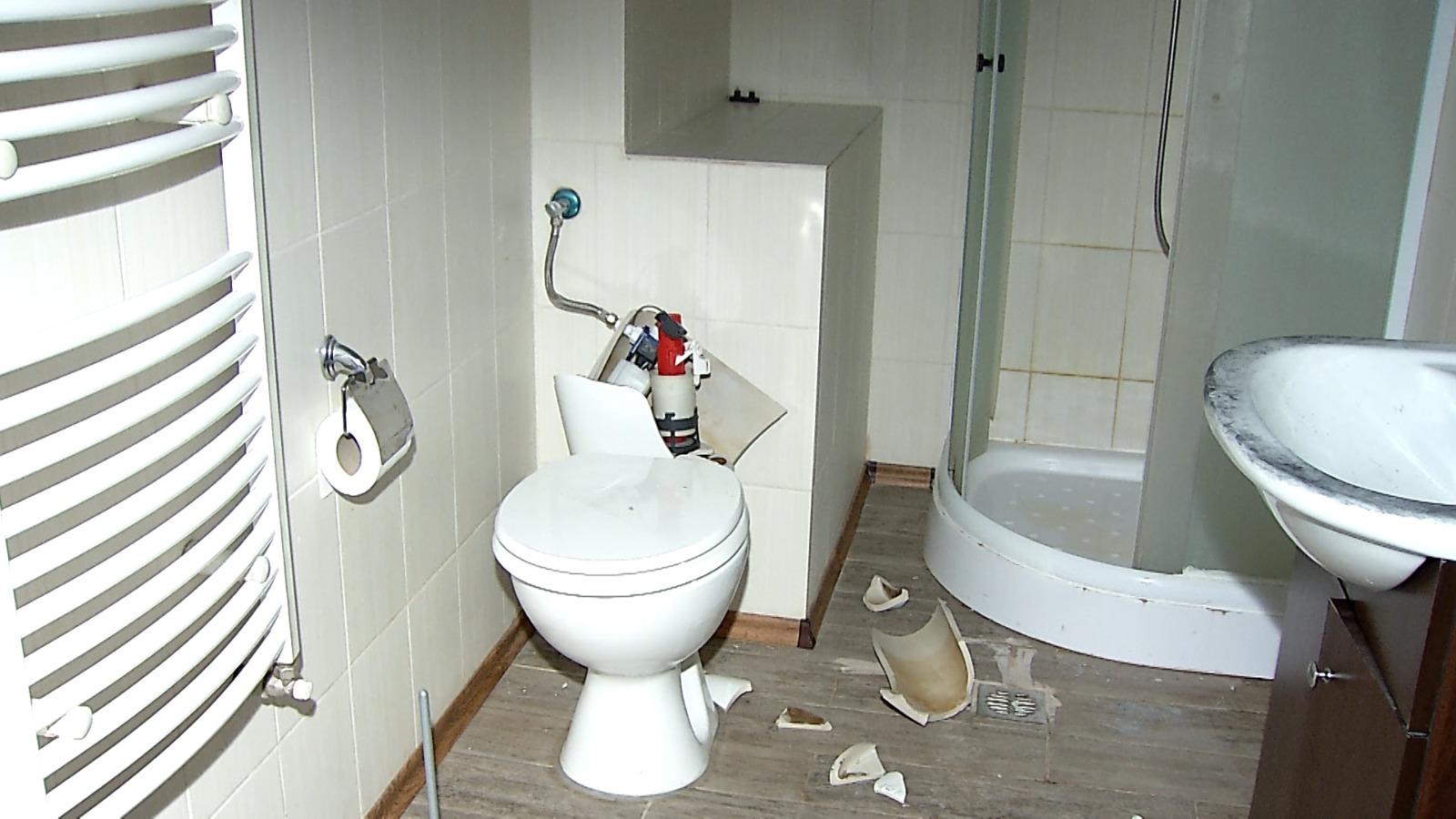 Cum arăta vila din Bucureşti înainte şi după petrecerea de Revelion