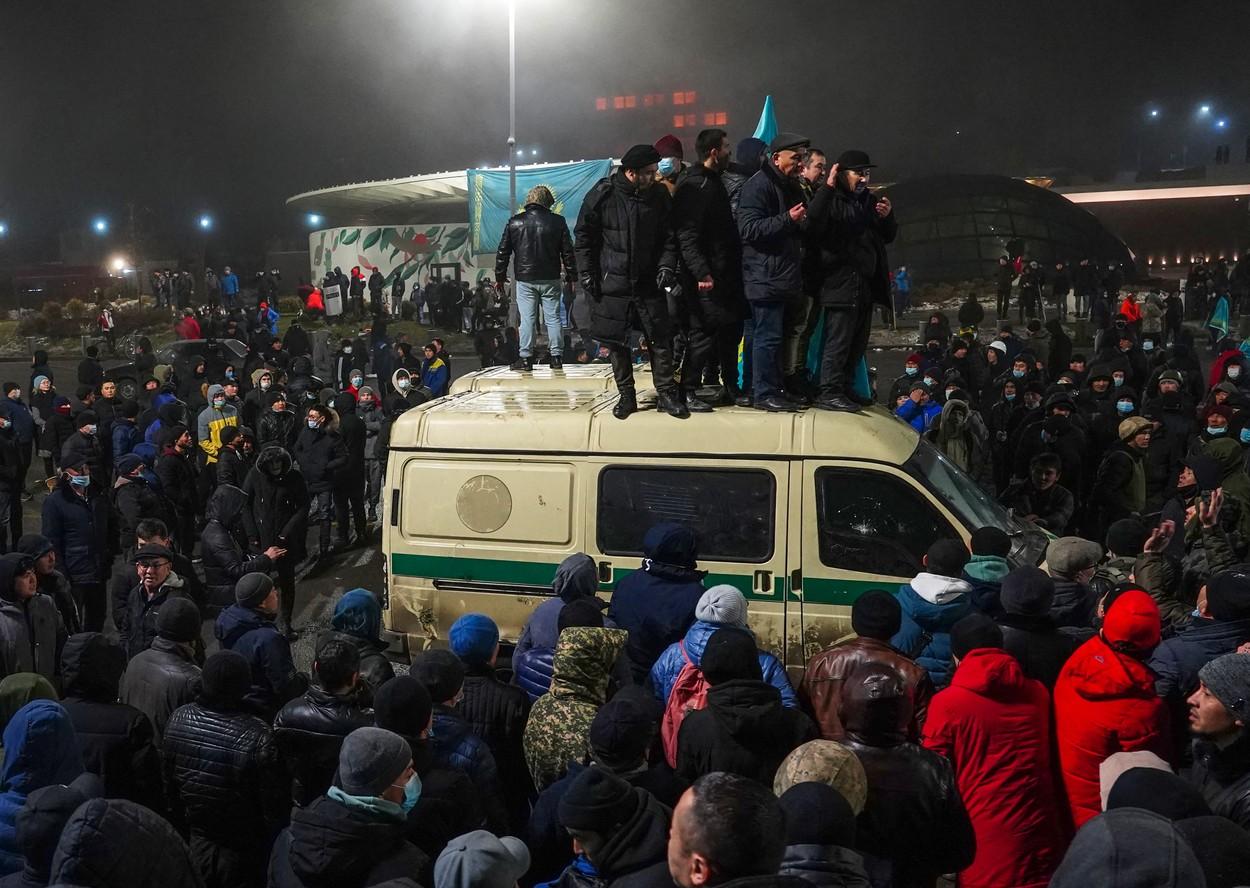 Imagini cu manifestarie din Kazahstan