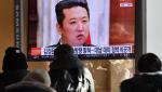 Anchetă uriaşă în Coreea de Nord. Pe pereţii unui bloc a apărut un mesaj anti Kim Jong Un: "Fiu de c***ă, lumea moare de foame din cauza ta"