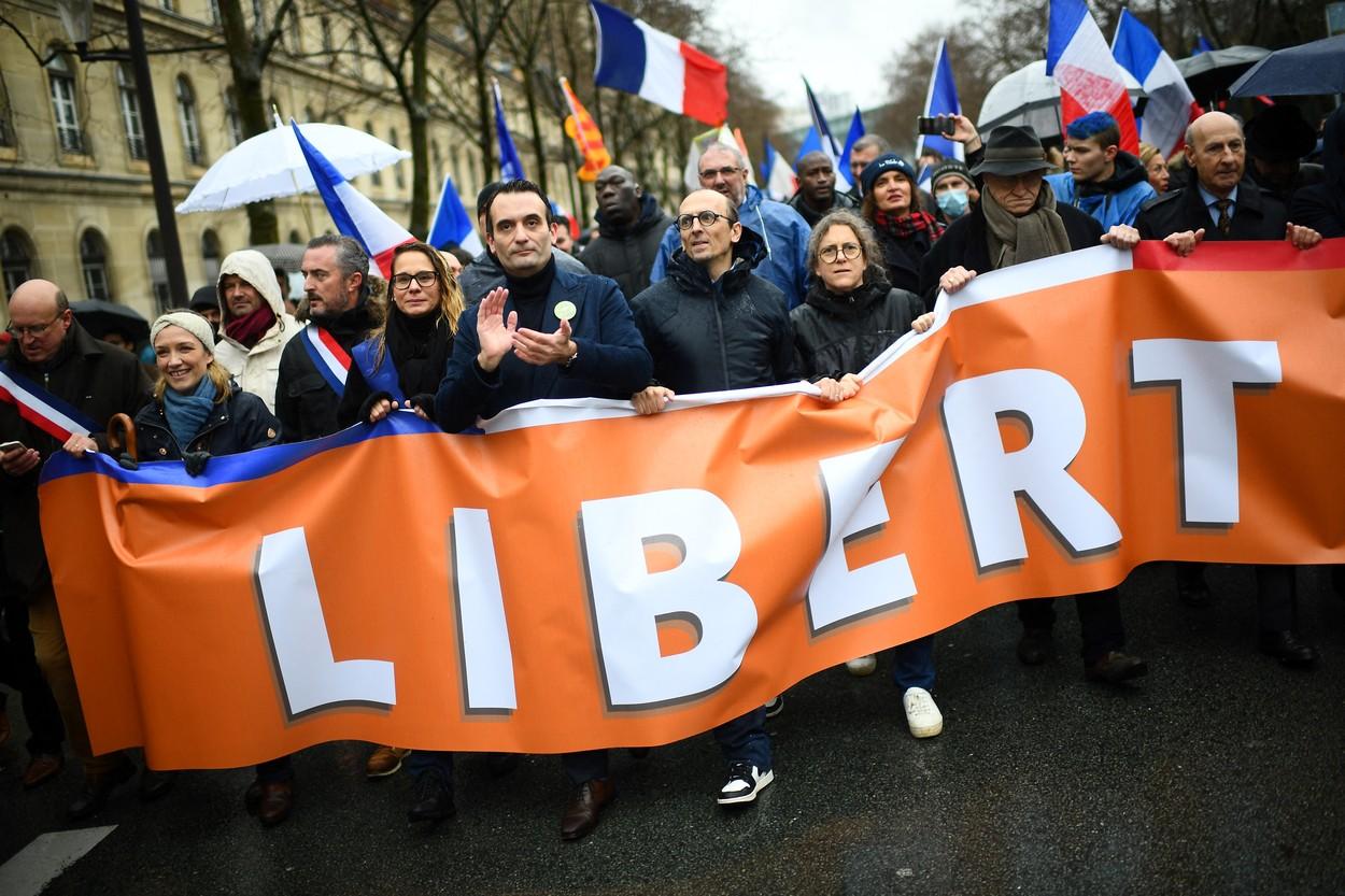 Proteste anti-vaccinare la Paris