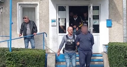 Un bărbat din Gorj a intrat cu maşina într-o terasă plină de oameni pentru a-şi ucide rivalul. Rudele victimei acuză Poliţia: "Îţi dă în cap şi îl laşi acasă"