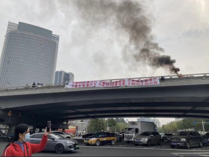 Protestul rar din China atrage tot mai multe laude pe internet