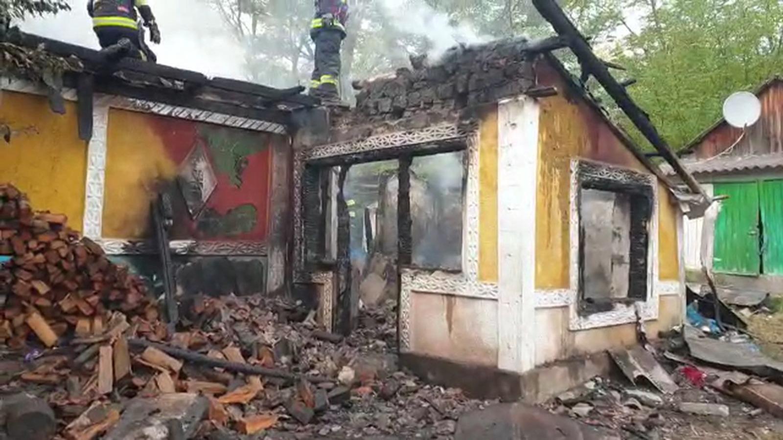 Femeie de 84 de ani din Vaslui, moartă într-un incendiu care i-a cuprins casa