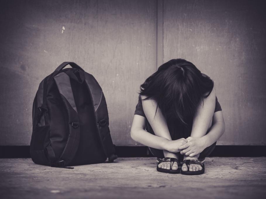 O fetiţă de 9 ani din Teleorman ar fi fost violată în toaleta şcolii de un coleg O fetiţă de 9 ani din Teleorman ar fi fost violată în toaleta şcolii de un coleg