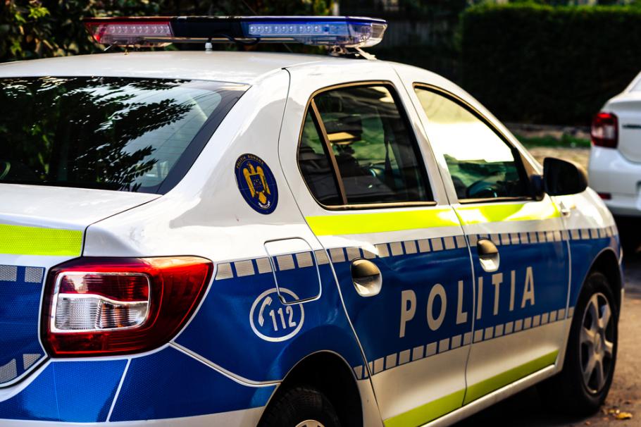 Un tânăr de 23 de ani din Sibiu a furat o maşină de poliţie Un tânăr de 23 de ani din Sibiu a furat o maşină de poliţie
