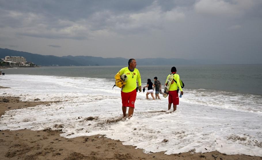 Mexic se pregătește pentru uraganul Roslyn Meteorologii anunță furtuni violente, inundații și alunecări de teren