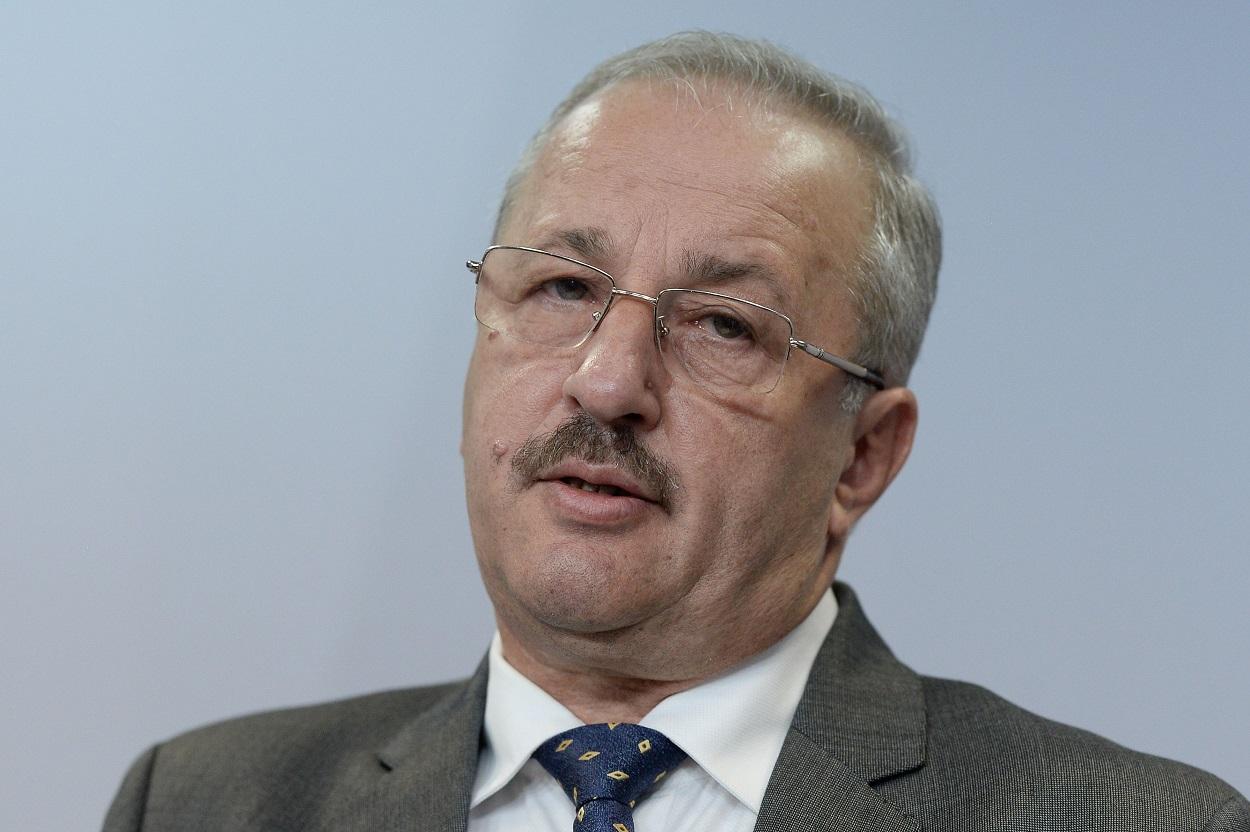 Vasile Dîncu şi-a dat demisia de la Ministerul Apărării