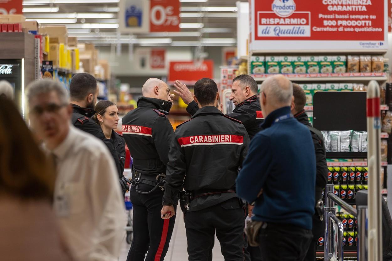 Un mort şi cel puţin patru răniţi, în urma unui atac într-un supermarket din Milano