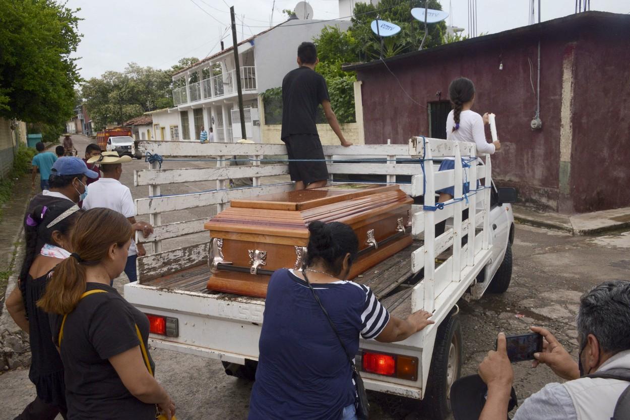 Înmormântarea victimelor masacrului