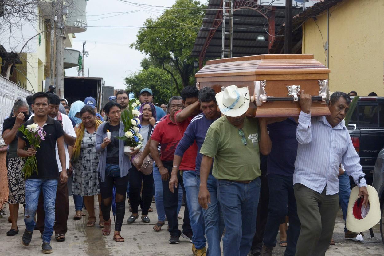 Înmormântarea victimelor masacrului