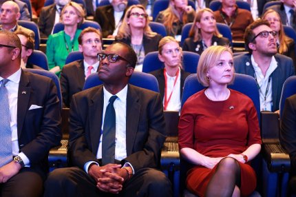 Umilinţă pentru Liz Truss. Guvernul britanic dă înapoi după ce măsurile economice anunţate acum 10 zile au tulburat piaţa