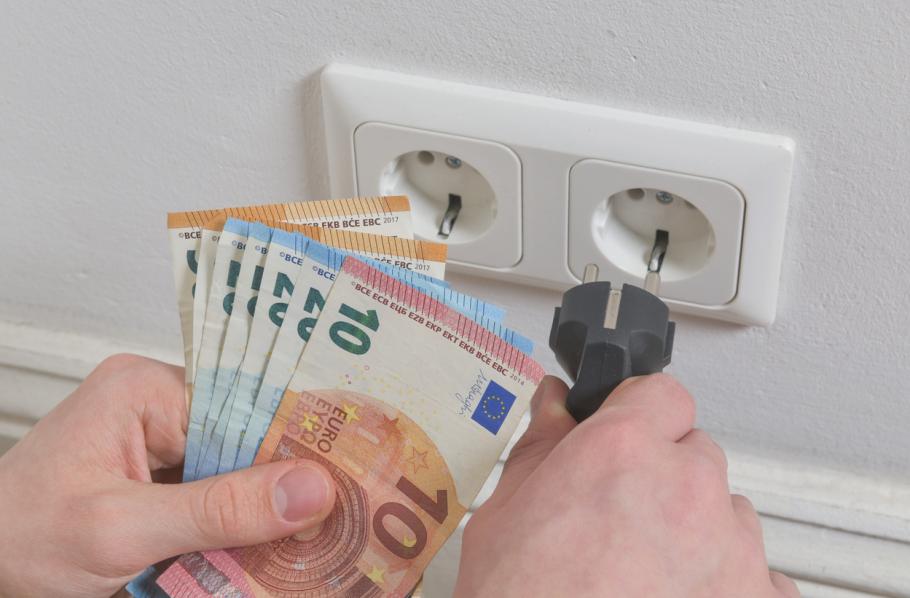 Mult așteptatele măsuri ale UE pentru piața de energie și gaze nu aduc facturi mai mici - Dumitru Chisăliţă Mult așteptatele măsuri ale UE pentru piața de energie și gaze nu aduc facturi mai mici - Dumitru Chisăliţă