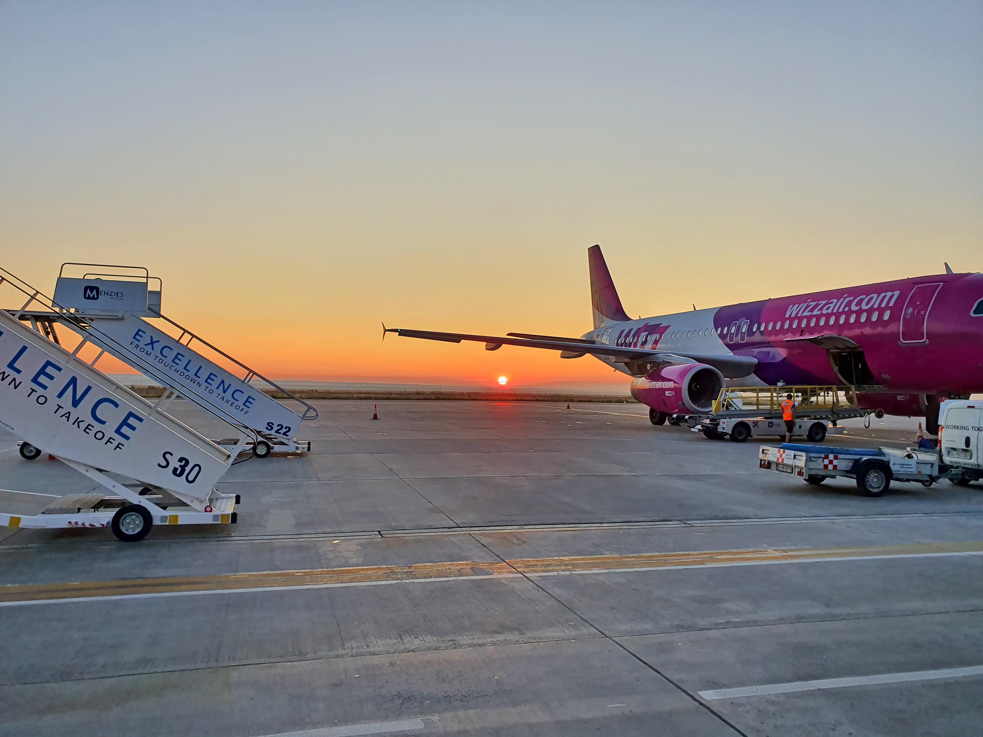 avion Wizz Air pe Aeroportul din Iași