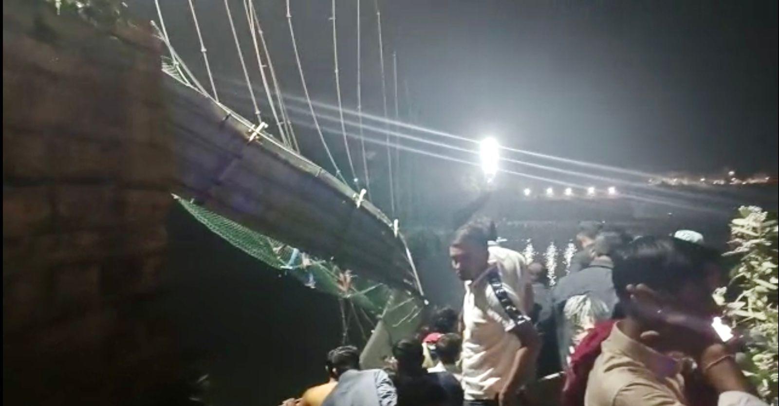 Pod prăbuşit în India. Cel puţin 32 de morţi