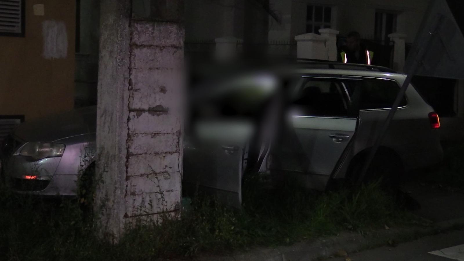 Înjunghiat de ginere, mort după ce a intrat cu maşina în stâlp