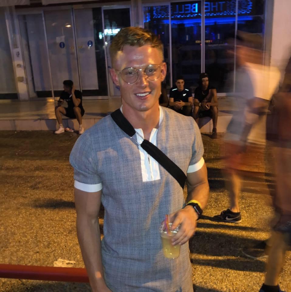 A alunecat peste balustrada unui pod, în timp ce se afla într-un apel video prietena sa