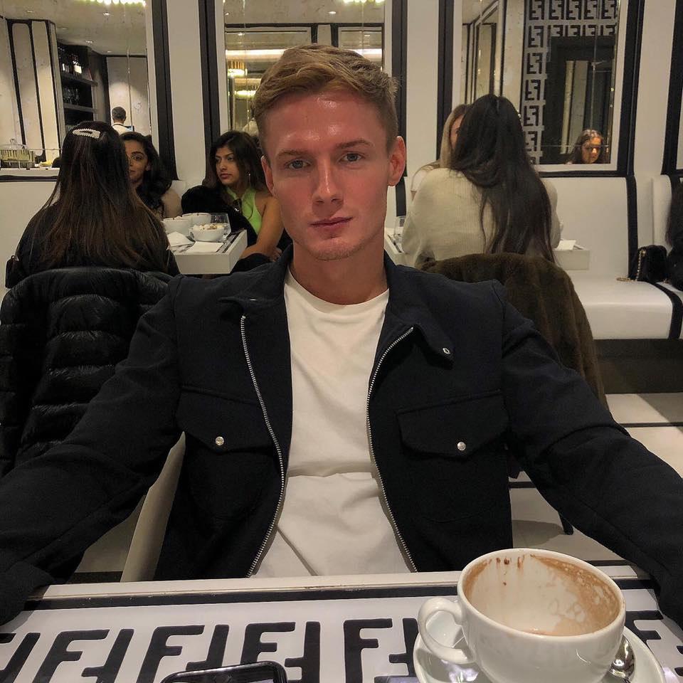 A alunecat peste balustrada unui pod, în timp ce se afla într-un apel video prietena sa