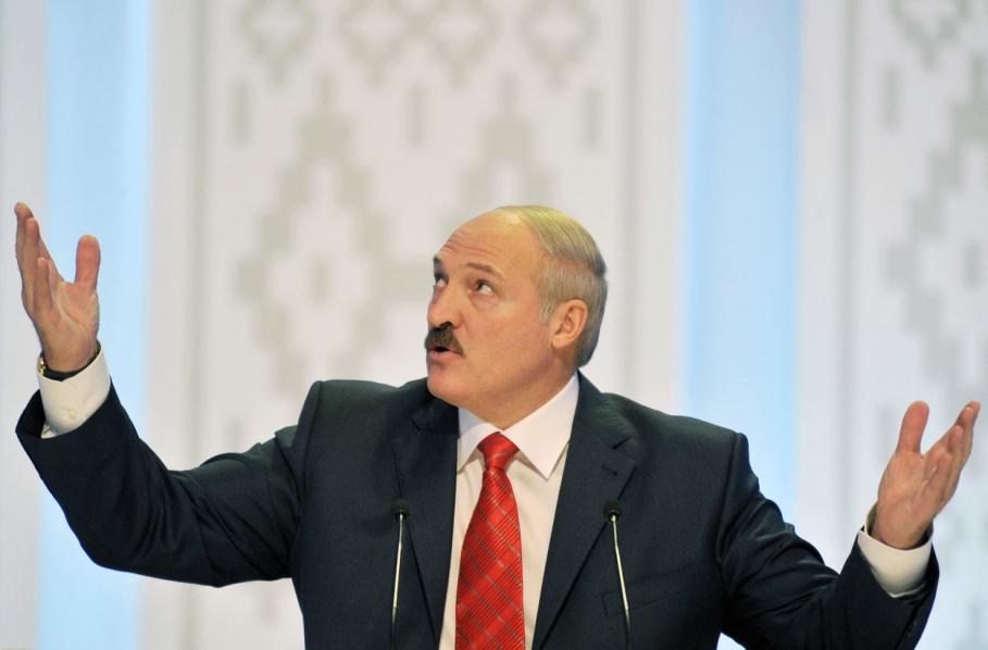 Lukaşenko vrea să-i pună pe elevi, "cinci - șase ore pe zi", să culeagă recoltele de cartofi. "E un bun antrenament fizic" Lukaşenko vrea să-i pună pe elevi, "cinci - șase ore pe zi", să culeagă recoltele de cartofi. "E un bun antrenament fizic"