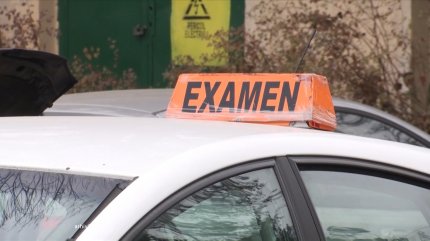 Mașină în care se susține examenul auro