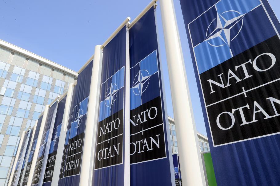Peste două milioane de litri de kerosen au fost furaţi dintr-o conductă NATO din Belgia Peste două milioane de litri de kerosen au fost furaţi dintr-o conductă NATO din Belgia