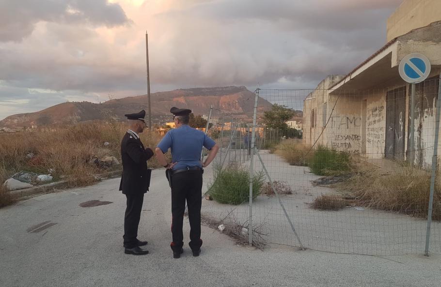 Bebeluş abandonat pe un drum de ţară din Italia Bebeluş abandonat pe un drum de ţară din Italia