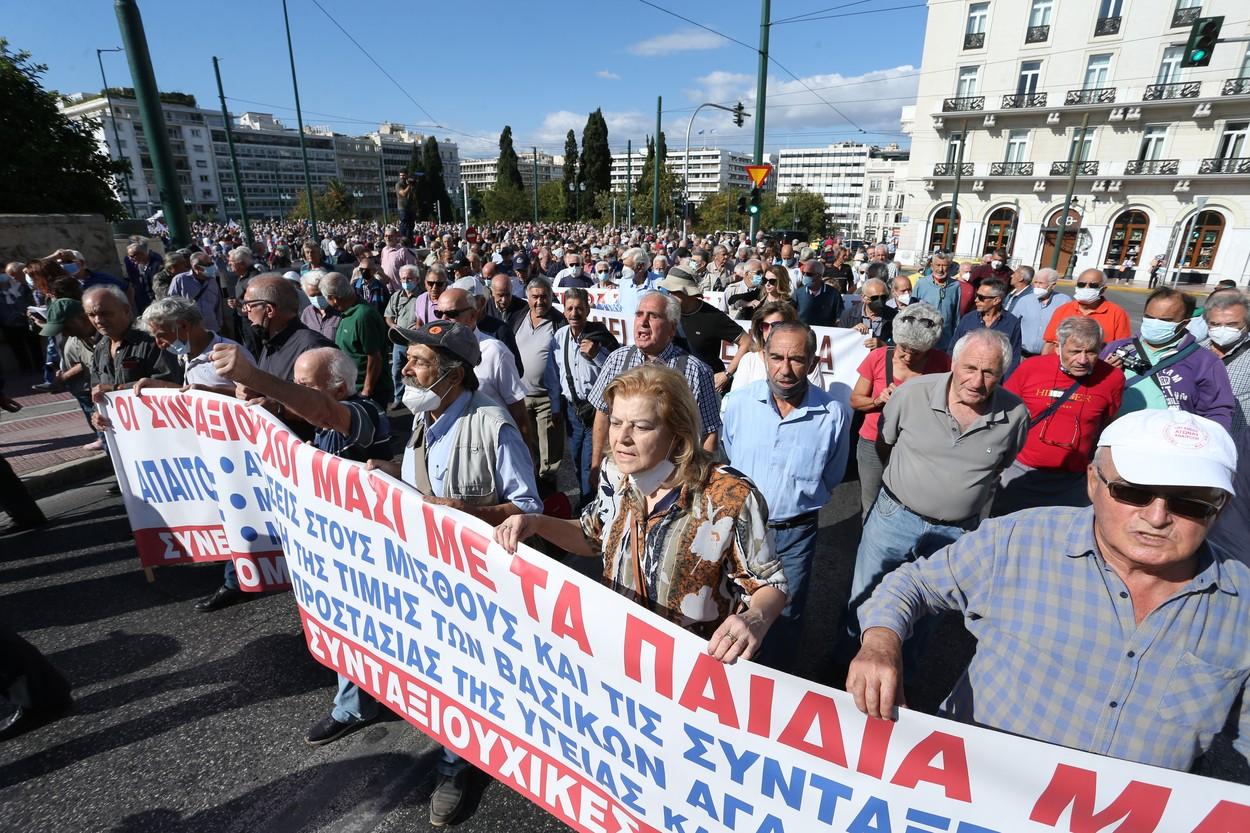 Pensionarii greci au ieşit în stradă să ceară majorarea pensiilor