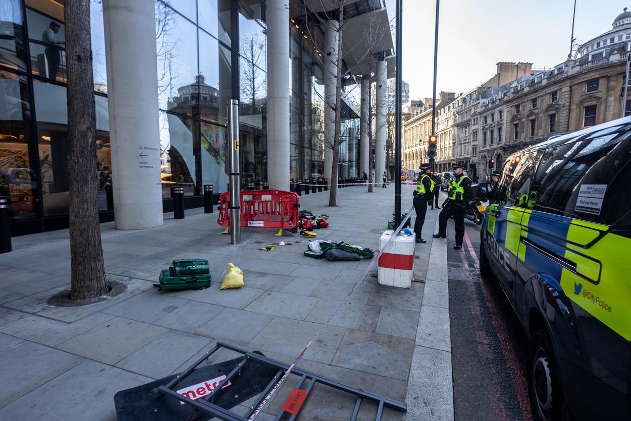 Mai multe persoane au fost înjunghiate în centrul Londrei, atacatorul este încă în libertate