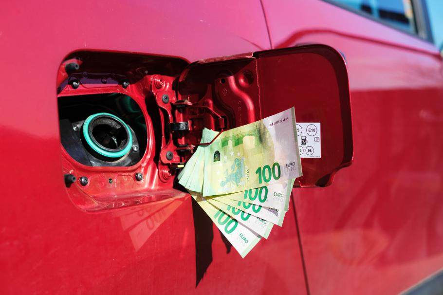 Afaceri ilegale cu motorină: prejudiciu de 4 milioane euro Afaceri ilegale cu motorină: prejudiciu de 4 milioane euro