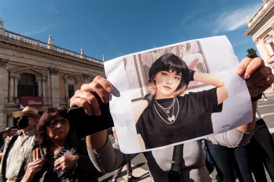 Mahsa Amini proteste după moartea tinerei Mahsa Amini