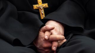 Preot seropozitiv, acuzat că a sedus un băiat de 15 ani, l-a drogat într-o cameră de hotel și apoi l-a abuzat, în Franța