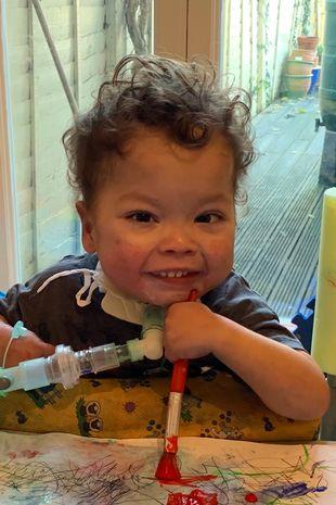 O singură asistentă a fost lăsată să aibă grijă de el acasă