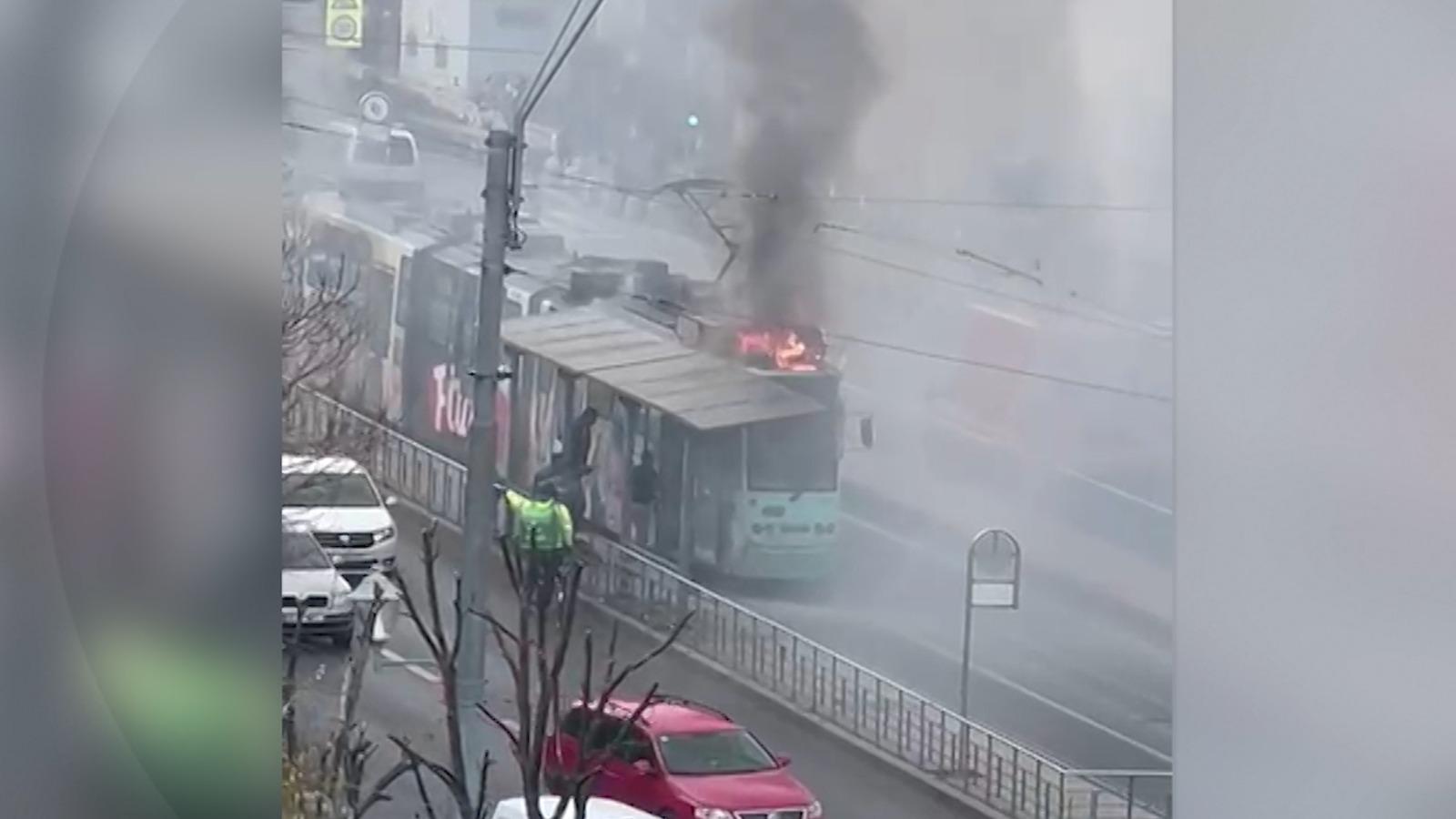 Tramvai în flăcări pe linia 1 din Bucureşti