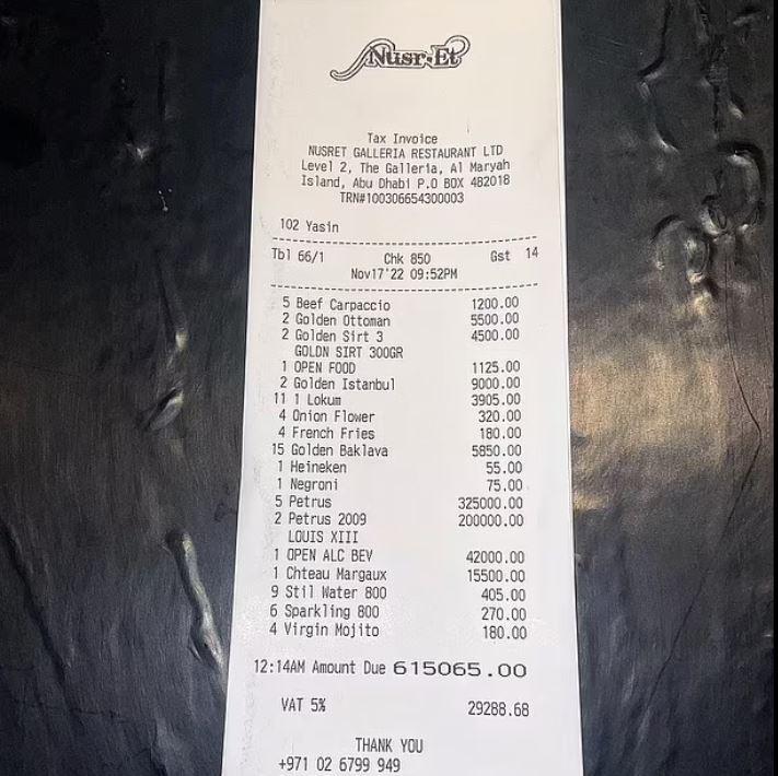 Nota de plată uriaşă primită de un client la restaurantul lui Salt Bae