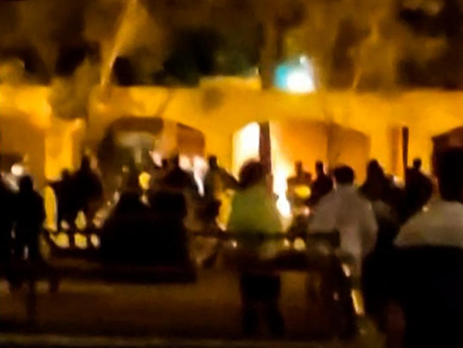 Casa natală a ayatollah-ului ar fi fost incendiată de protestatari Casa natală a ayatollah-ului ar fi fost incendiată de protestatari
