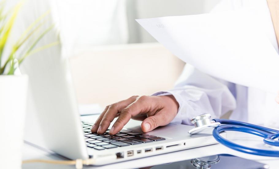 O reţea de medici a falsificat mai multe certificate de deces, ca să nu mai meargă personal la constatare O reţea de medici a falsificat mai multe certificate de deces, ca să nu mai meargă personal la constatare