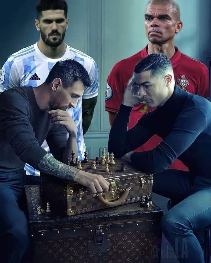Val de meme-uri după ce Messi şi Ronaldo au apărut împreună într-o poză în care joacă şah