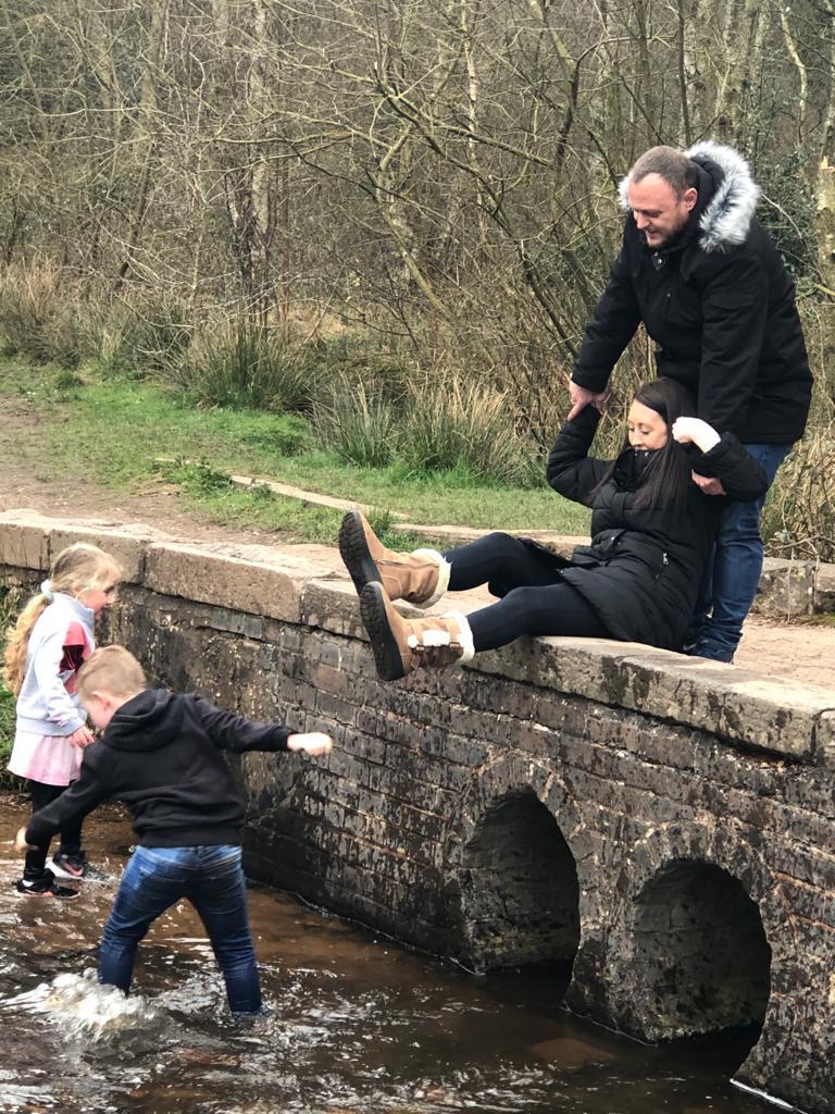 Tatăl a pierit subit, soţia lui a fost răpusă de cancer