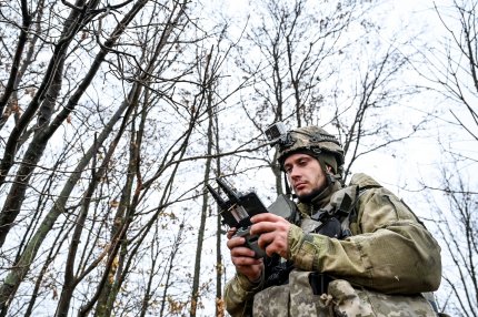 Soldat pe front în Ucraina